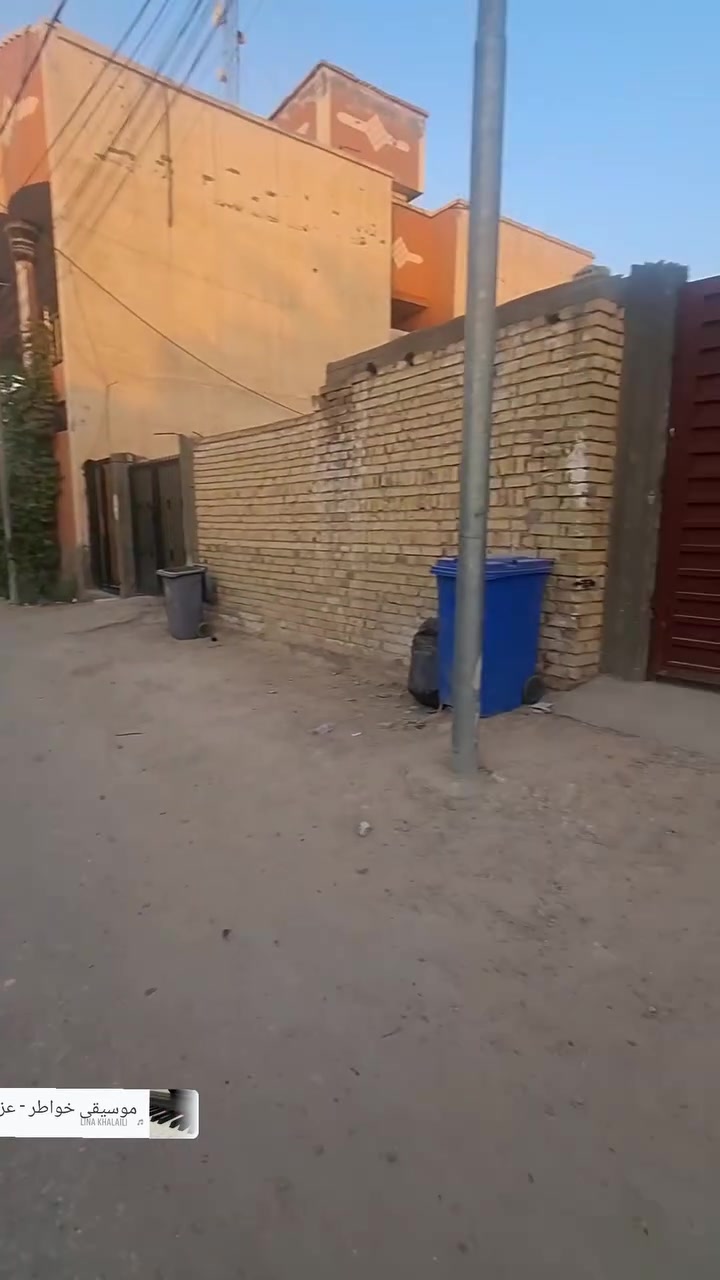 اللهم صل على محمد وال محمد بيت للبيع طابقين بناء حديث درجه اولى مساحه٢٥٠ متر بالجمعيه شارع الوسطي قرب مولده حجي حيدربيت قريب على شارع العام الاستفسار ***********
