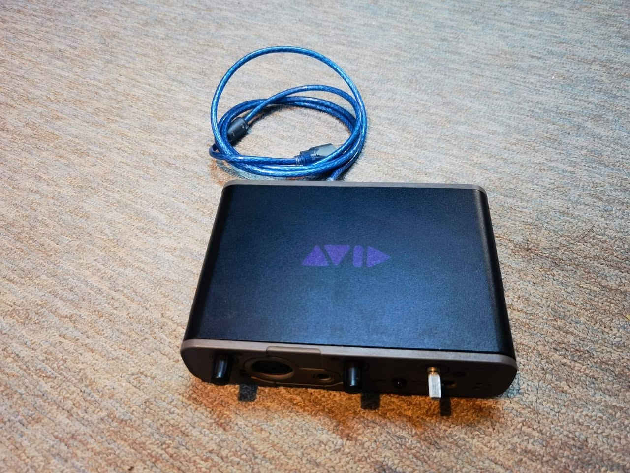 للبيع الي يفيده يراسلني
كارت صوت Avid solo

مايك واير ليست 
ماركة شور مستخدم قليل


**إذا كنت صاحب هذا الإعلان وتريد حذفه لأي سبب، رجاءا أرسل رسالة إلى الدعم الفني**