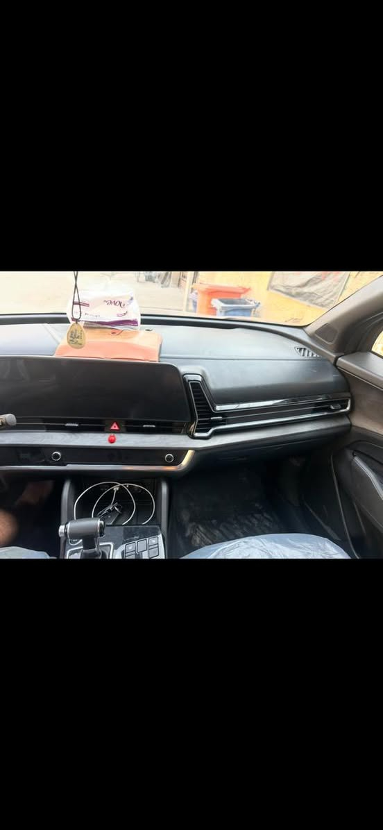 سبورتج موديل 2023  قطعتين صبغ فول عدا الفتحه ماشيه 43 الف حادثها كما موضح بالصور السياره ب 170$ للاستفسار الاتصال على الرقم الاتي ***********
غير متواجد عل فيس
