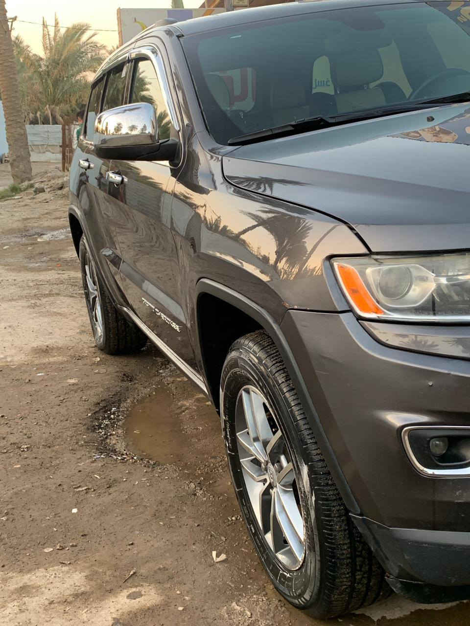 جيب لاريدو موديل 16 امريكي كلين رقم سليمانية جديد محرك 3600ماشية 100اخلى من صورة صدر امامي خلفي على أيدي منزلة  محرك كير شرط فحص ابد مامفتوح مكان سيارة بغداد الكاضمية السعر 210وبية مجال شي قليل ***********
