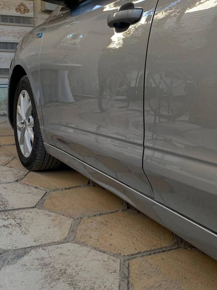 🚗 للبيع MG موديل 2024
📍 الموقع: البصرة  

- اللون: رصاصي  
- الممشى: 105 ألف  
- وارد: صيني  
- السيارة باسمي (رقم بصرة، تحويل ثاني)  

🔧 الحالة:  
- بيها دحجات  
- حدادية تحتاج شغل  
- تذب دهن من واشر كازكيت (تحتاج تصليح)  

💰 السعر: 90 (قابل للتفاوض للجادين)  

📞 للتواصل: ***********
