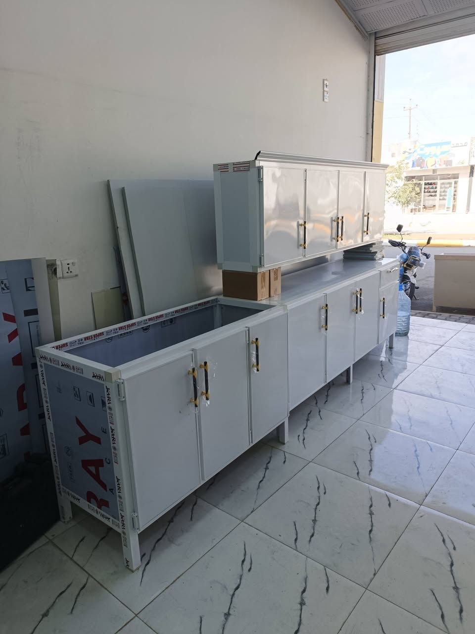 سلام علیكم كونتر 2متر ‌+ملحق مترين مع سنك فوك مرمر و يوجد جميع قياسات والوان حسب طلب ***********
