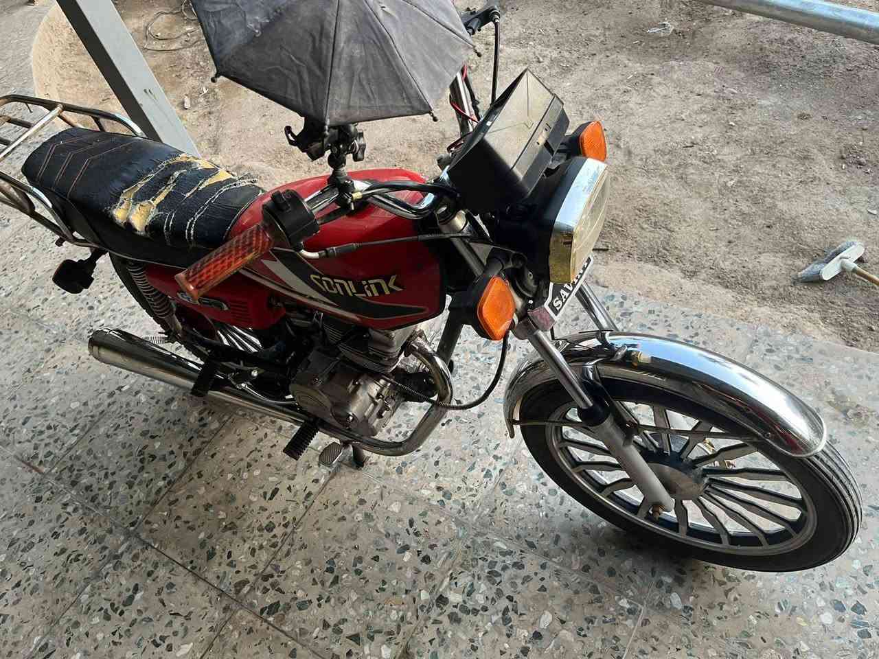 السلام عليكم داجه سونك كلك مكينه دايون عضم كير داور كهربيه شغاله سلف شغال عايزه باتري بيه لستيك ولف من تحمه يغطع دخان وبيه نضح من هاي سنتر مال عصافير عايزه جبنه *********** الشري يتصل
