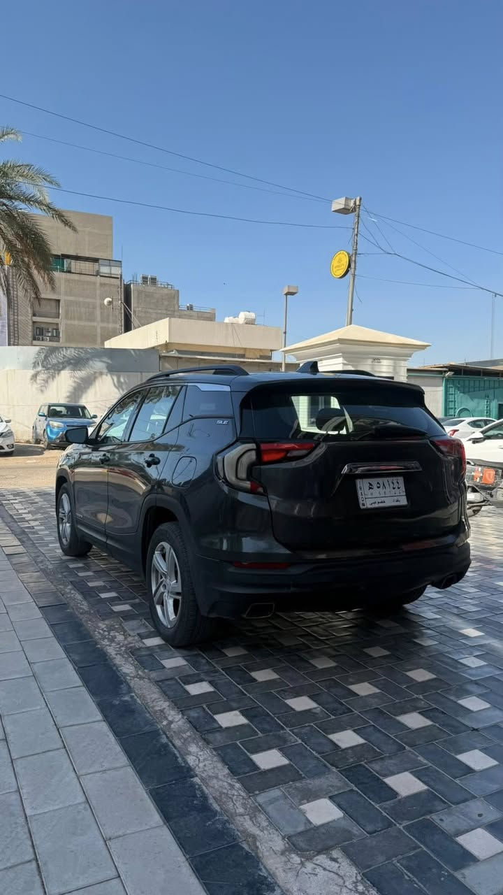 تيران 2018  محرك 2000 توربو 
حادثها جانبي باب السكن 
بيها طخات بسيطة مصلحة بارد 
السعر 140 وبيها مجال 
***********
