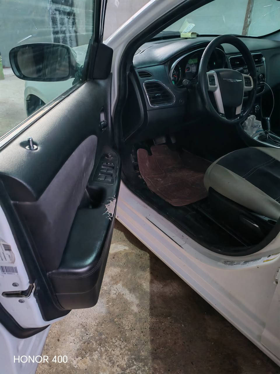 سلام عليكم
سي 200 موديل 14

4سلندر 2400

محرك جديد قبل سته أشهر شديته
موصفات LX

صدر امامي خلفي جديد

تخم تاير جديد

سياره كامله خير من الله

السياره كلين صوره السونار موجد

كلشي موضح بلصور

مكاني السياره ديالى

السعر 88   وبيه مجال

***********
