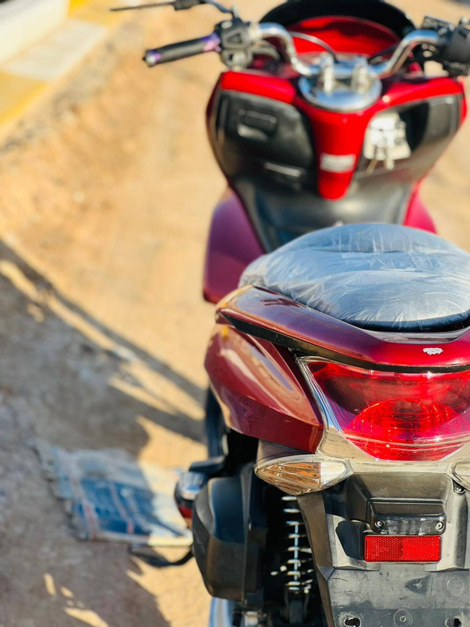 السلام عليكم للبيع دراجه pcxجيل الاول  دراجة جديده معنه الكلمه مال رمبه ماخذها رمبه الدراجه وأعلى ايدي حجم مكينه 150ياباني الاصلي دراجه جديده مال جناي وعلئ ايدي لون  ماروني  
ياباني دراجه كامله أستان كهربائي  حساس ازدحام  Aدراجه جديده الدراجه مكينه لوك شلعه معدل خير من اللّٰه دراجه تكول جديده بمعنئ الكلمه واحلا من الصور مال جناي المكان بغداد دراجة مكفوله اي نقص مابيه 
وبيها مجال بسيط  مكان بغداد 
اي استفسار ***********
