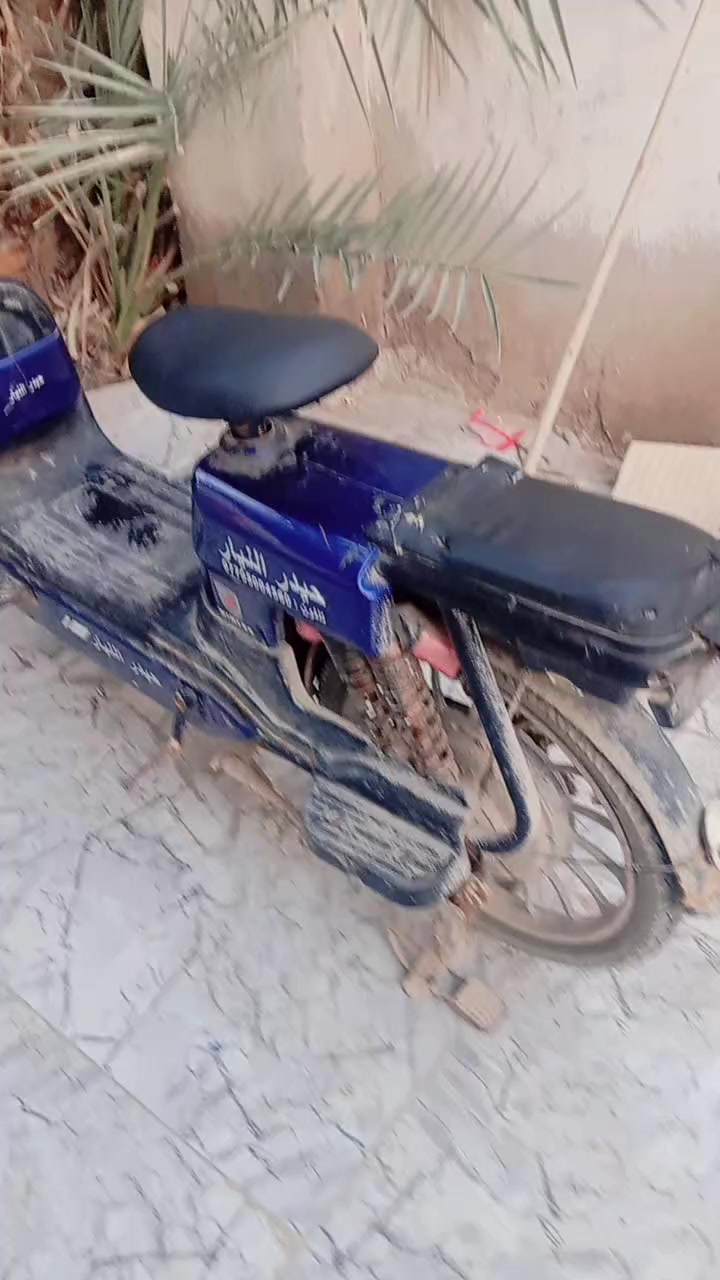 دراجة حجم 20 نظيفة تحتاج بطارتين السعر 200 الف وبيها مجال المكان أبي الخصيب 
***********
