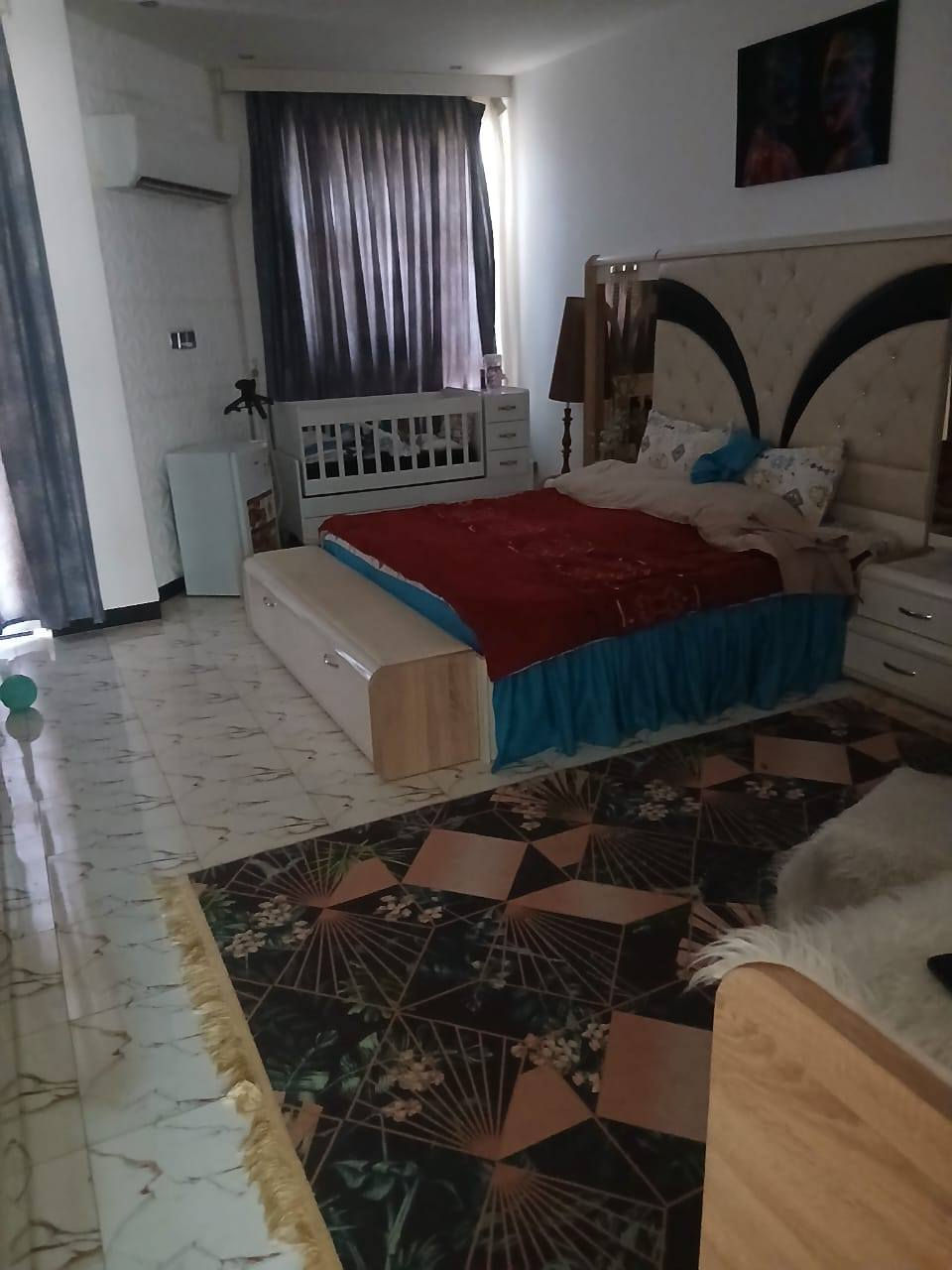السلام عليكم مشتمل للبيع طابو صرف المساحه 100م 5 ×20 يحتوي الدار من 2 نوم +صاله +كلدور+مجمع صحيات طابقين بناء حديث درجه أوله العنوان شارع 80 محيزم 4 قريب من الشارع 80 التفاصيل والسعر خاص أو الاتصال ***********الأتصال
***********واتساب
