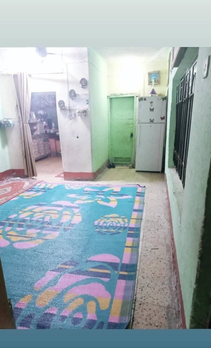 دار للبيع حي الأمن الداخلي قرب مطعم الصادق مساحة220 البيت على ساحه  قريب على السريع 
البيت يتكون من ديوانية وصالتين وغرفتين ومطبخ وحمامات داخليه وخارجيه وطارمه جبيره بنا  2001 طابوك جمهوري صب كونكريت للأستفسار تواصل على الرقم ***********
