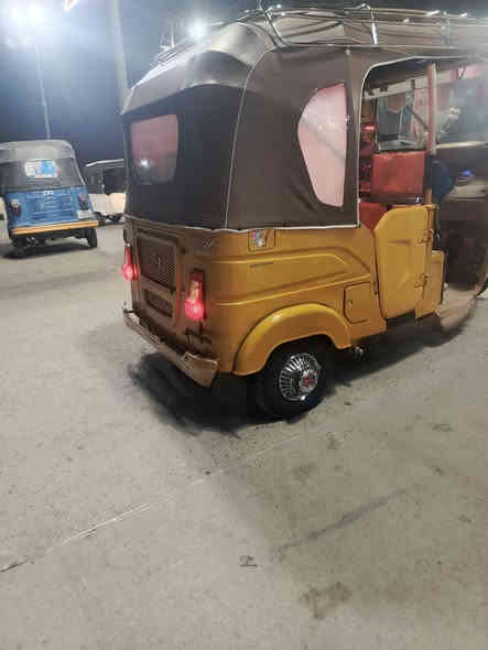 سلام عليكم تكتك مديل 21كفاله عامه
بس دوس معمره تكتك جاهزه الله شاهد ما عوزه ربع كبل الشارع مكينه مجفته تجفيت درجه اوله اصلي دوشمه صفريات دمام وشاشه دشبول جاهزه ربع ما عوزه الله شاهد 

رقم بغداد تحويل ثاني يوم 

مكان بغداد مدينه الصدر  السعر خاص رقم   ***********
