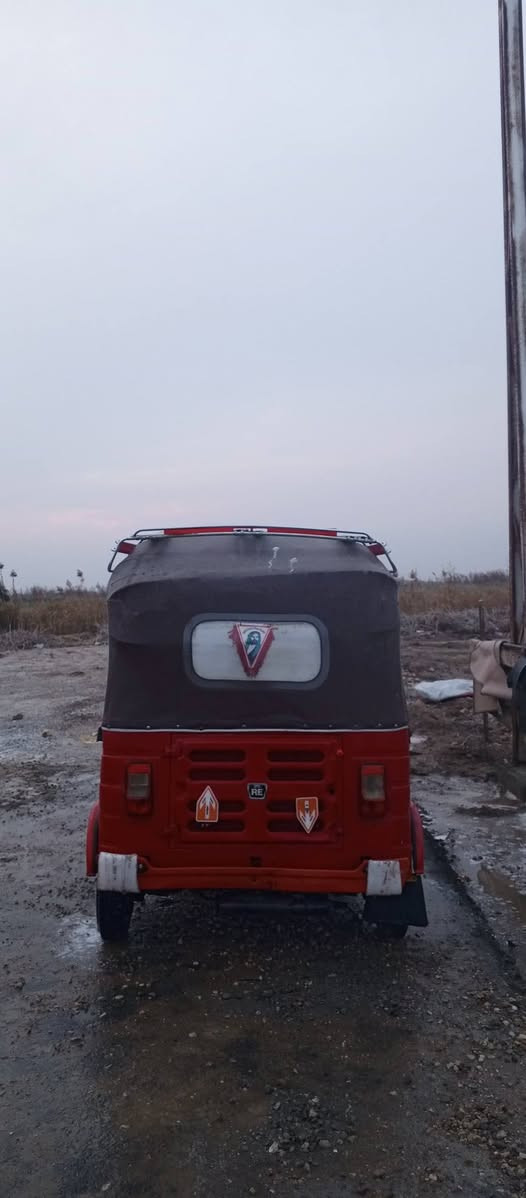 سلام عليكم تكتك 18 اوراق للبيع مصبوغه جماليه مابيه اي ضربه كامله تخم تايرات العنوان واسط لاستفسار ***********
