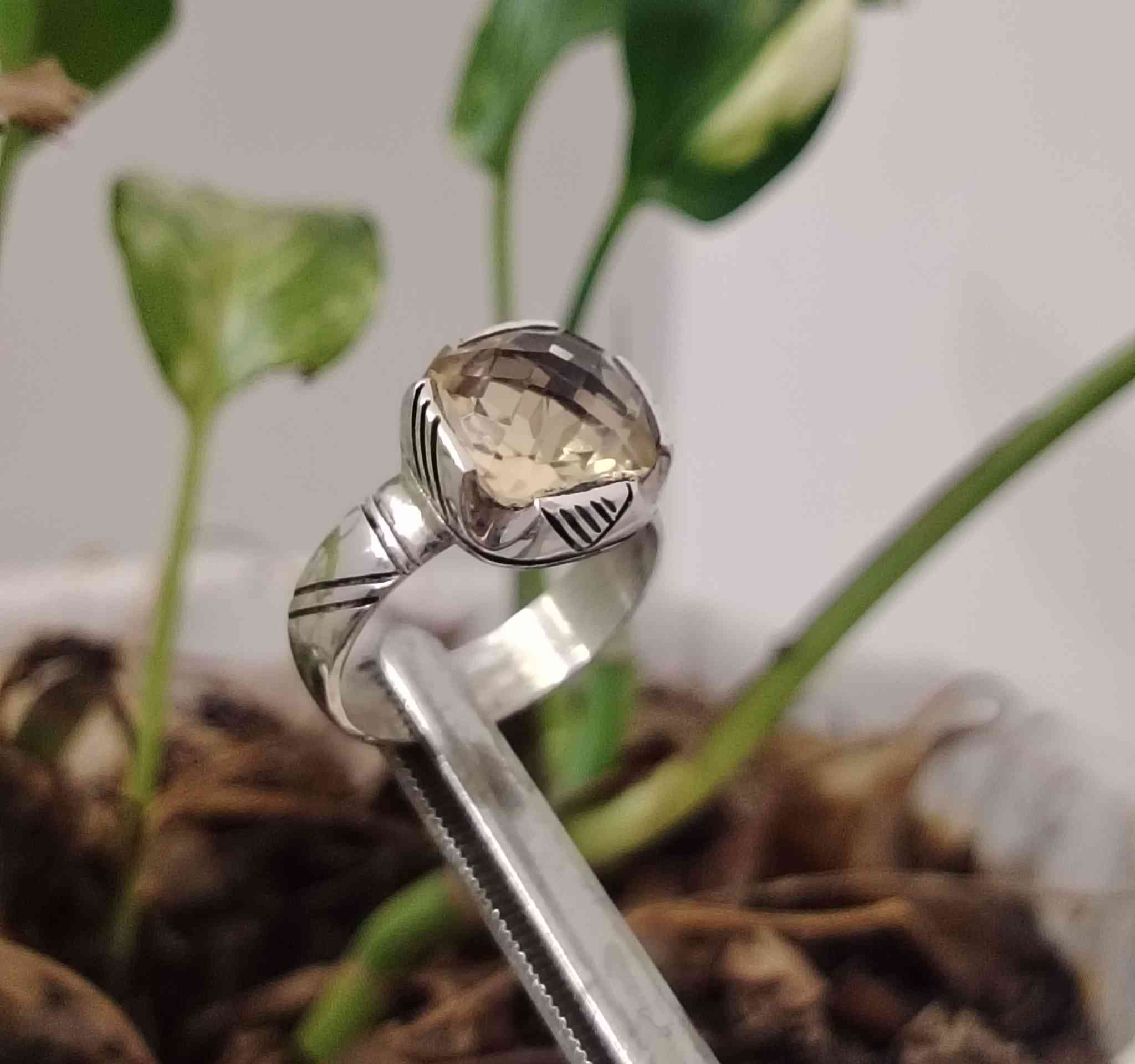 خاتم من حجر السترين الأفريقي الطبيعي
صياغه ثقيلة وجميلة فضه عيار ٩٢٥
مع شهادة المنشأ وضمان الخاتم الاصلي
يوجد توصيل إلى جميع المحافظات
التواصل ع الخاص او ع الواتساب ***********
