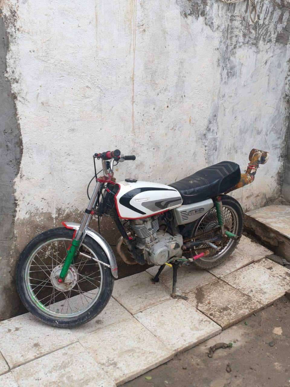 سلام عليكم دراجه ايرانيه 4كير للبيع كلك مكفوله بيه بليته ورقم شاصي دراجه مكينه حلوه خير من الله مكان بابل مشروع المسيب السعر 160وبيه مجال ***********
