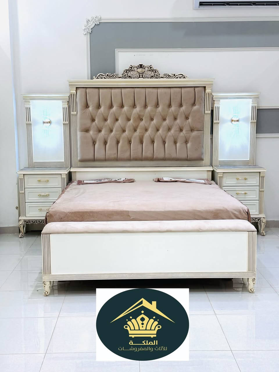 موديل الياقوت 

السعر ٣ ملاين و٦٥٠ الف 

يتكون من ١٠ قطع

نجاره عراقيه من انتاج شركه الملكه اللاثاث ومفروشات 

ضمن وجبه الدرجه الاولى 

الون اوف وايت تطعيم ذهبي طافي 

الكنتور ٦ باب طابقين 

عرض ٤٥٠ سم ارتفاع ٢٧٠ سم 

زاويه ملابس ملحق بارتفاع الكنتور عرض ١٢٠ 

الكنتور وزاويه ملابس ضلع واحد ٤٧٠ سم 

داخل صاج طبيعي ٤ ملم 

الوجه ٥ ملم

الارضيه بلوك صاج ١٨ ملم 

ظهر جرجوبه شد براغي 

زاويه ملابس ملحق بارتفاع الكنتور عرض ١٢٠ سم 

الكنتور وزاويه ملابس ضلع واحد ٤٦٥ سم 

جربايه تصميم تركي كومديات مفصوله 

الكشن بلوك بورد ١٨ ملم ٦ ارجل

شازلون هديه + طابوريه 

ميز مرايا تصميم تركي يحتوي علي ٣ مجرات ودبل باب 

جزامه دبل باب + مجر 
كل مجرات هذا موديل سلايت سكك حديد 

خدمه نقل وشد مجانا الى جميع محافظات 

العنوان الانبار الرمادي زنكورهً مقابيل محطه الهدى مجاور لمركز شرطة زنگوره 
للحجز والاستفسار 

***********

***********
