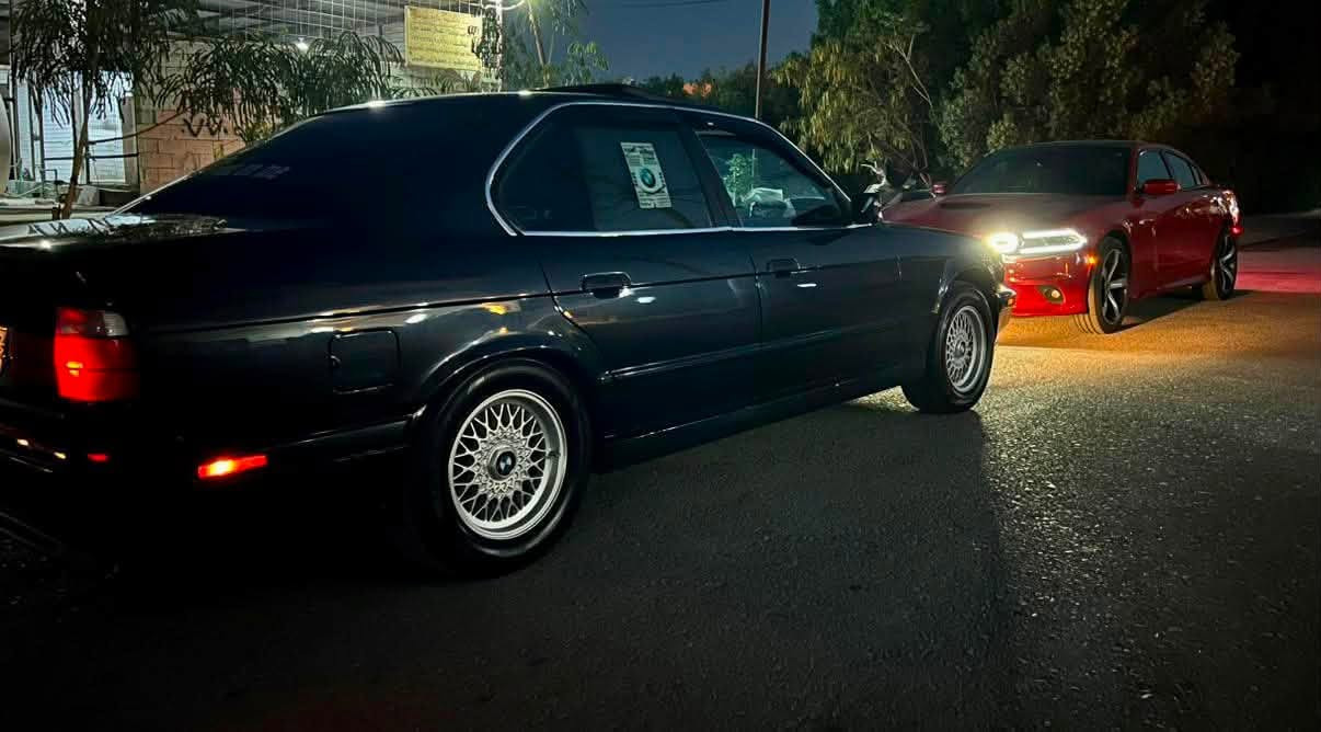 السلام عليكم
BMW 1990i
بيها طخة جاملغ خلفي بدون دواخل صبغ عام جمالية 
525i اصل 
كير عادي 
سلايت 
تبريد 
صدر جديد 
باتري جديد 
تايرات جديد 
كير ومحرك بشرط 
رقم سليمانية باسمي تحويل ثاني يوم 
السعر 60 
*********** 
ديالى-خانقين 
الشراي يتصل ويدلل
