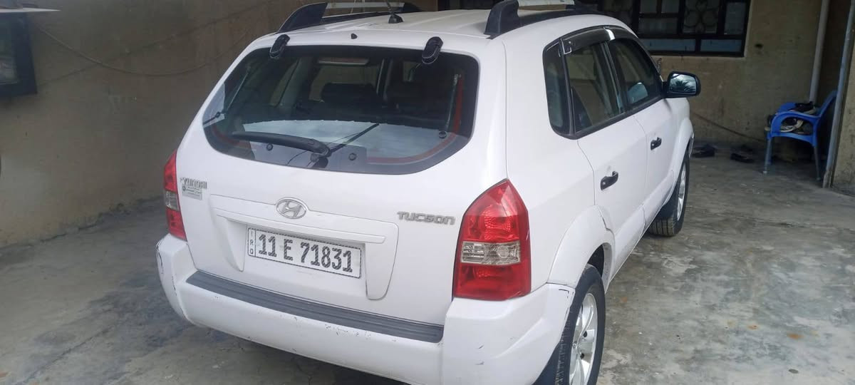 توسان موديل ٢٠٠٩ خليجي
رقم بغداد جديد 
سياره حلوه و جاهزه 
محرك كير مكفول 
بيها جاملق امامي رش فقط بدون ضربه  
مكانها بغداد الغزاليه 
السعر ١١٧ وبيها مجال بسيط 
‏‪***********‬‏
