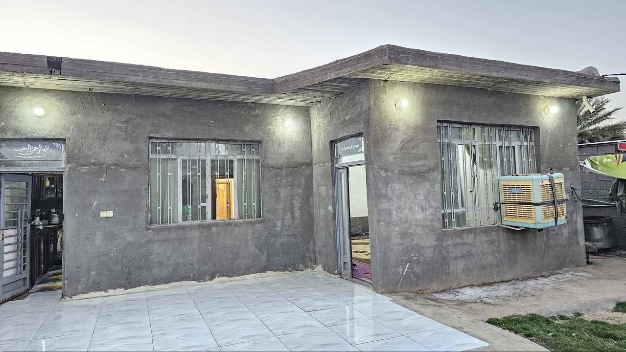 عقار مناسب في كربلاء💯
إقرأ التفاصيل قبل لا تتصل رجاءا 
✅نصف دونم للبيع واجهه 15م
وجه على شارع سبيس عرض 8 م
مع بيت مساحة البيت 200 م 
غرف نوم عدد اثنين  6×4 م
استقبال، صالة، مطبخ، صحيات 

✅️متوفرة كافة الخدمات
تبليط، ماء، كهرباء، مدارس 
طابو سند 25 إقرار محكمة 

✅️الموقع كربلاء - منطقة الجذار 
شارع نجف كربلاء عمود 1141
يبعد عن شارع التبليط 400 م
يبعد عن شارع الزوار  8 كيلو 
يبعد من مركز مدينة كربلاء 18 كيلو

💰السعر 85 مليون عقاري كربلاء 

📞 إتصل الآن ***********
