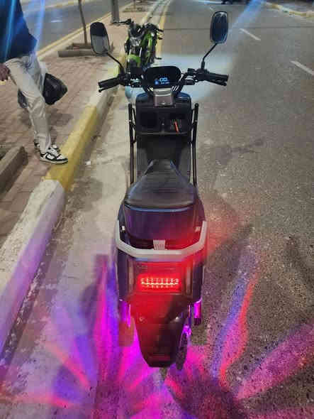 السلام عليكم دراجة شحن سكنس دبدوب  للبيع الدراجة جديدة صارلي فتره من مشتريه مواصفات الدراجة ٤ سرعات ٦بطاريات لايت لد اربع اشاير بلوتوث السعر اتصل على ‭***********
