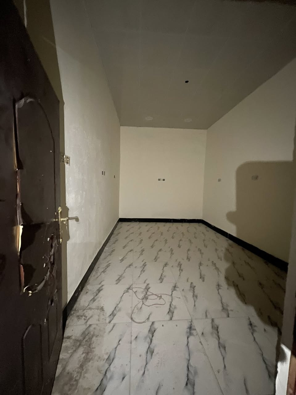 بيت للإيجار ابي الخصيب الصنكر 
يحتوي ثلاث غرف منام وصاله وستقبال ومطبخ وصحيات خارجيه وداخليه ويكون غريب ع شارع العام اجاره ٤٠٠قفل للاستفسار ***********
