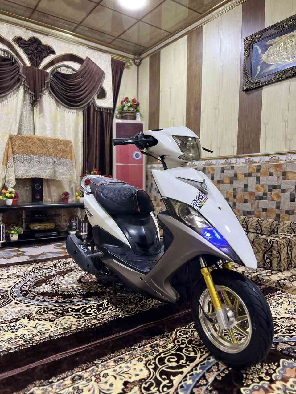 سلام عليكم دراجه ماكس مضلع حديث موديل2016 بسعر 975 دراجه كفاله عامه كهربائيات كلها شغاله ومحرك ما مفتوح وشلعه ومعدل ونعومه فول بيها تزويدات ناشفه دبلات امامبه ودبل خلفي ويلات وقبق جوزه وقطره بلاديات وتخم تاير توه شاده وكشن تفصال توه فصلته دراجه جاهزه ورمبه ما نقصها برغي مكاني بصره خمسه ميل رقم هــ/*********** متواجد وتساب فقط ملاحضه دراجه طالعه من الرمبه قبل ٢٣ يوم وخذتها بمليون و250
