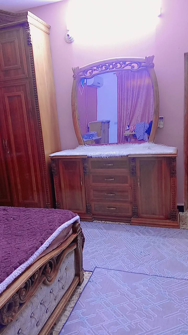 السلام عليكم غرفه لبيع صاج نظيفه جديده اي ضرر ماكو ا خشب ثقيل ست أبواب سعره مليون و٦٠٠ الدوره كفااءت الصحه *********** بالعافيه على الياخذه
