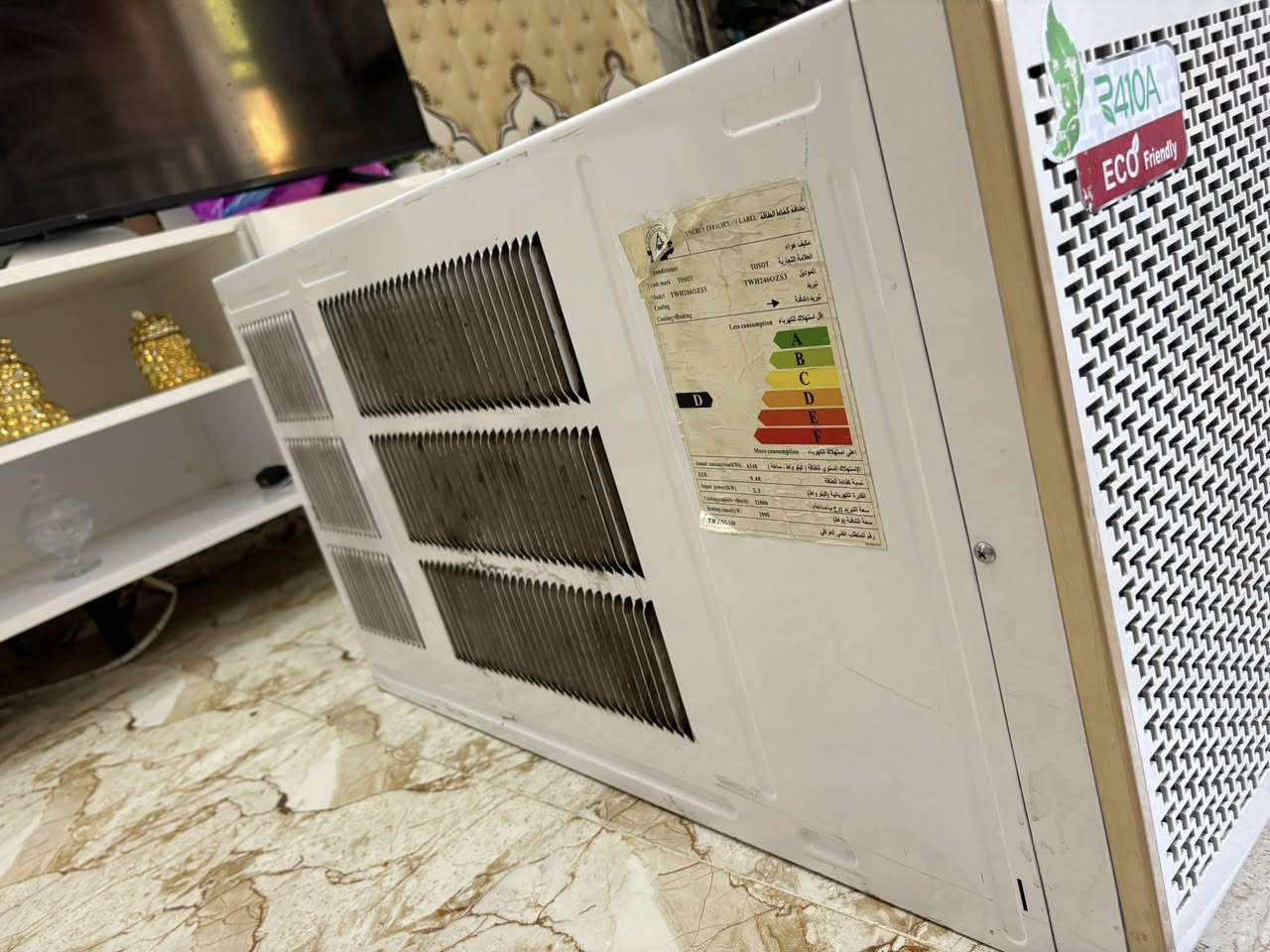 السلام عليكم مكيف توسوت طنين للبيع تبريد ثلج وتدفئة نظيف كلش سعره 450 وبي مجال مكاني الشعب العقاري***********

