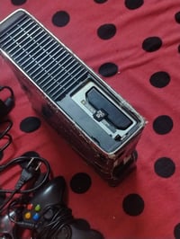 Xbox 360 • حالة جيدة • يد تحكم