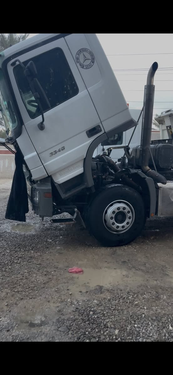 سلام عليكم للبيع اكتروس نساف قماره وربع ناصيه راس وعربانه م2006معلايه 2017السياره جديده مكفوله كفاله عامه مكينه v6حجم 3340 كير شفط جوزات اليريد عندي مقطع للسياره كامل السعر 7ونص وبيها مجال الرقم الاتصال ***********
