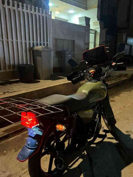 السلام عليكم حبايب دراجه ماكس وان  لون زيتوني الدراجه خير من الله كلش نضيفه مكينه مامفتوحه ونشطه كلها  شغاله مابيها كل نقص شغل واطلع ربع متصرف عليها عن الحلال والحرام بس عداد البانزين ميشتغل الباقي كله شغال عنوان شارع فلسطين سعرها 825 وبيها مجال للوجوه الطيبه رقمي *********** ملاحضه الكماليات مابيها شايلهن
