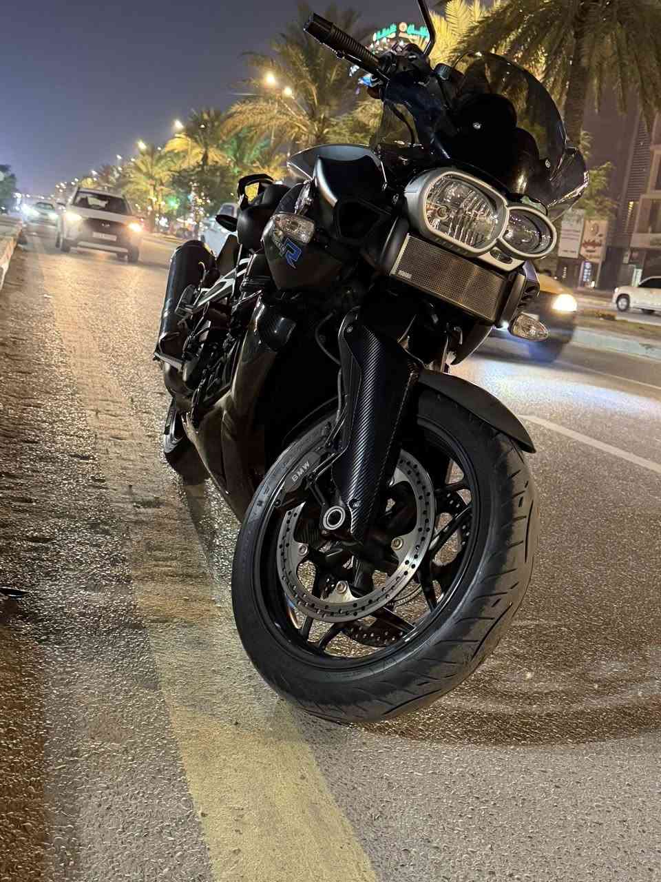 Bmwk1200r 2005 وارد ياباني الدراجة كفالة عامة بيهة حاضنة و واقية طين و واقية مكينة
كاربوت فايبر حقيقي ماشي ٦٠الف و بيهة شاشة GPS carpuride اصليه ٢٧٠دولار 

و بيهة نظام تعليق ohlins سويدي 

الدراجة بحالة الوكالة و دهن امانة الله بس موتل و سعرهة مناسب ***********
