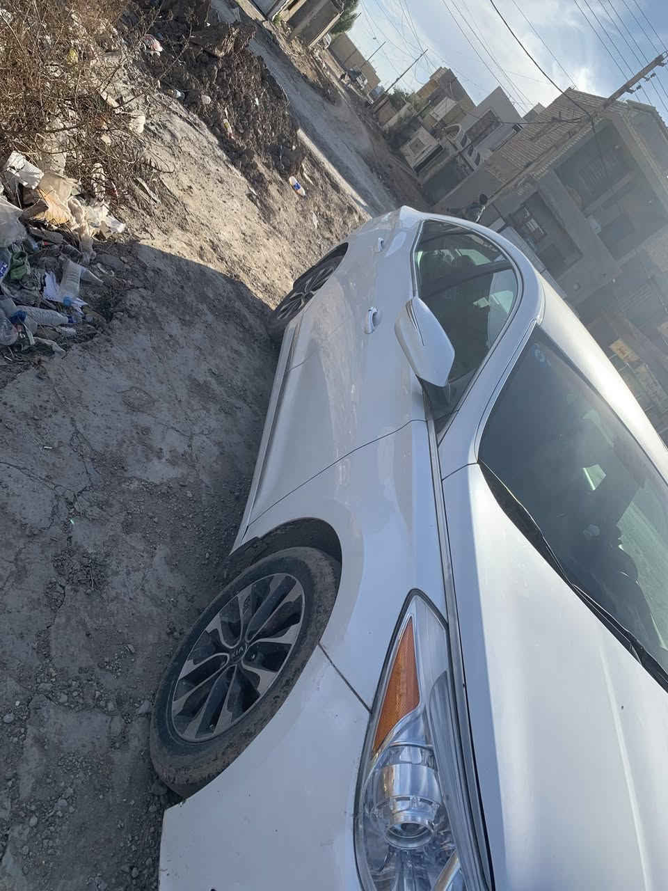 السلام عليكم عندي ازيره 2016 وارد امريكي فول مواصفات ما عده الفتحه السياره ما ناقصها برغي واحد والسياره خير من الله تطلع بيها تراي للبصره وعندي صورها مال ضربه من امريكه /0770079647 1) (مكان بغداد تاجي )
