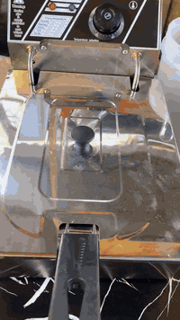 ب 45 الاف فقط للحجز واتس اب ***********
🔥 ودّع القلي التقليدي مع قلاية ريكي الكهربائية 6 لتر!

جاهزة تخلي أكلاتك مقرمشة مثل المطاعم 🍟🍗

⚡ تسخين سريع بقوة 2500 واط

🎛️ تحكم حراري دقيق من ‎60°‎ إلى ‎200°‎

🧺 سلة ستانلس مقاومة للحرارة

✨ تصميم أنيق وسهل التنظيف

🚫 حماية ذكية من التشغيل بدون زيت

سواء للبيت أو للمشاريع الصغيرة، ريكي هي خيارك الذهبي للقلي الاحترافي 👌

#قلايةريكي #قلياحترافي #مطعمبالبيت #أكلاتمقرمشة
