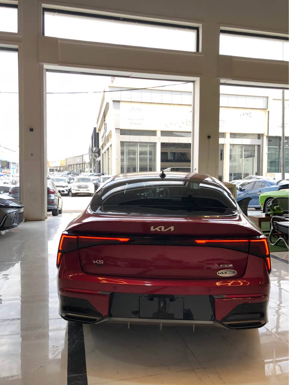 كوردي 
جوري ئوتومبيل:-  كيا K5 GTLine
رةنگ  ئوتومبيل:- ماروني 
موديل ئوتومبيل:- ٢٠٢٥
مواصفات ئوتومبيل:- GT Line فول عدا بانورما 
دعمي ئوتومبيل:- تةنها بونيد ايرباك سيستم 
ماوةي رويشتن:-  13000 مايل 
نرخي ئوتومبيل:- 182$ ورقة 
جوري رةقةم ئوتومبيل:- كاتي هةولير ٣ مانگي لةگةلة بو رةقةم
شوين ئوتومبيل:-هةولير 
0782 452 2011

نوع السيارة:- كيا K5
لون السيارة :- دم الغزال احمر 
موديل السيارة :- 2025
مواصفات السيارة:-  GT LINE فول الفول عدا بانوراما 
عداد السيارة:- 13000 الف ميل 
ضررها :- بونيد فقط بدون دواخل ايرباك سيستم 
سعرها :- 182 ورقة 
نوع الرقم :- كاتي اربيل تترقم شمالي كلفته ١٢ ورقة 
مكان السيارة:-اربيل / شركة مةبةست ئوميد 
رقم تليفون 
0782 452 2011 أربيل, العراق
