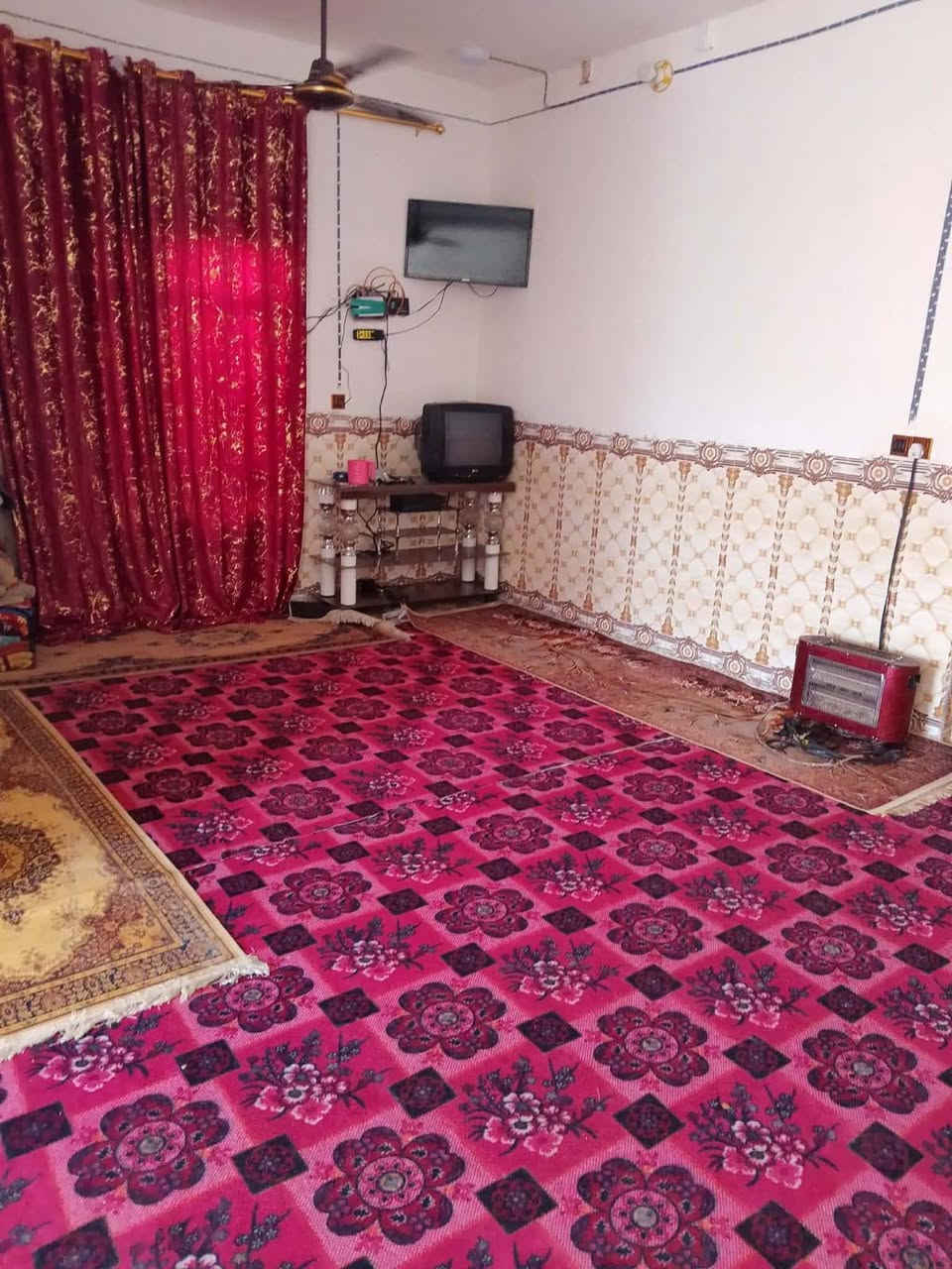 بيت للبيع في قضاء السنيه طابو زراعي سند 25 مقابيل  الشارع التجاري المساحة 250 متر خدمات ماء كهرباء مولد شارع تبليط اناره ليليه يتكون من غرفتين وصاله ومطبخ وبراني *********** وتساب أو تصال قريب على طريق الزوار
