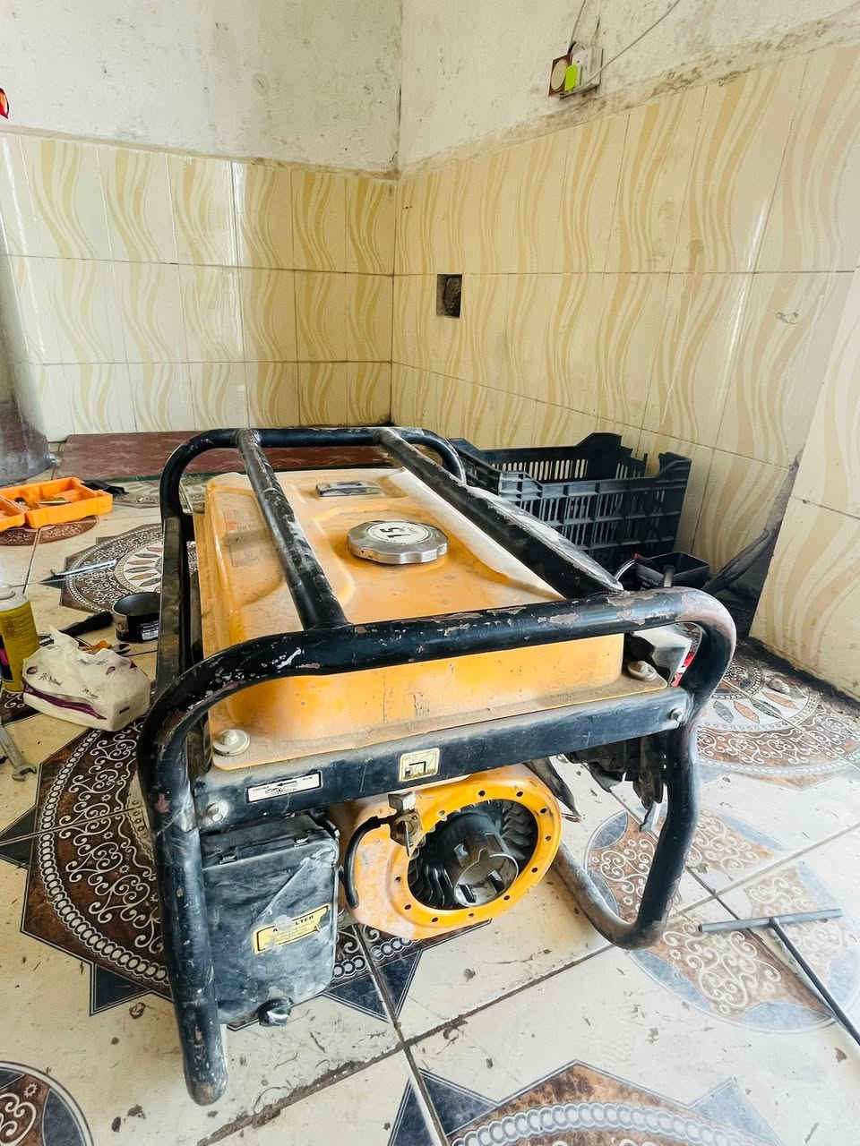 السلام عليكم 

يوجد تصليح 
1  أدريلات همر تزريف كهرباء شحن كافة 
2 كوسرات شحن وكهرباء 
3 موطرات مبردات وموطور ماء 
4 ديزل تايكر 
5 حاصودات 
6 مكاين حدأق
(تصليح عام ) 
العنوان مفرق اجحلة القديم مجاور صلوح أبو الكراسي 
        ***********
