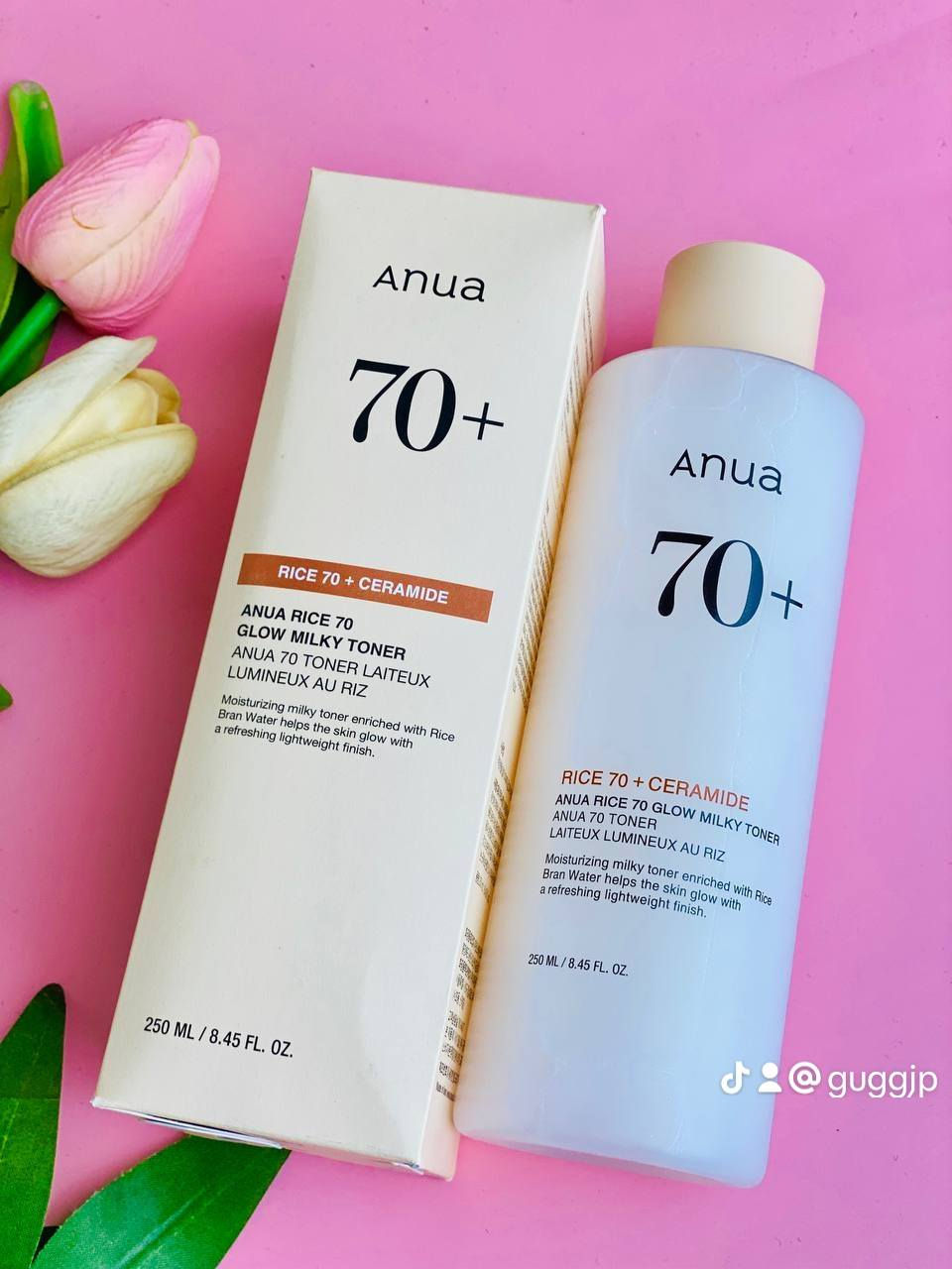 ✨تونر أنوا رايس 70 جلو ميلكي (Anua Rice 70 Glow Milky Toner) تونر حليبي خفيف الوزن مصمم لترطيب وتفتيح البشرة. يحتوي على مكونات رئيسية تساعد في تحسين ملمس البشرة وتعزيز حاجزها الواقي. 🌾

🍚الميزات والفوائد الرئيسية:-
✔️ يوفر التونر ترطيباً مكثفاً بفضل مكونات مثل حمض الهيالورونيك والبانثينول والبيتين، مما يترك البشرة رطبة ومنتعشة دون إحساس لزج.
✔️يحتوي المنتج على 70% من ماء نخالة الأرز والنياسيناميد والأربوتين وفيتامين C، وهي مكونات معروفة بقدرتها على تفتيح البشرة الباهتة وغير المتساوية اللون.
✔️ تساعد السيراميدات (Ceramide NP, AP, EOP) والبروتينات الموجودة في التركيبة على تقوية حاجز الحماية الطبيعي للبشرة ومنع فقدان الرطوبة، مما يجعله مناسباً للبشرة الحساسة والمتهيجة.
✔️ التركيبة خالية من العطور ومُختبرة من قبل أطباء الجلد، وهي غير مسببة للكوميدوغينيك (لا تسد المسام)، مما يجعلها مناسبة للاستخدام اليومي لجميع أنواع البشرة، بما في ذلك البشرة الحساسة والمعرضة لحب الشباب.
#الاصلي المنشأ كوريا 🇰🇷💯
السعر ١٥ الف 
🚘يوجد خدمة توصيل لجميع محافظات العراق ٤ الاف🚘


**إذا كنت صاحب هذا الإعلان وتريد حذفه لأي سبب، رجاءا أرسل رسالة إلى الدعم الفني**