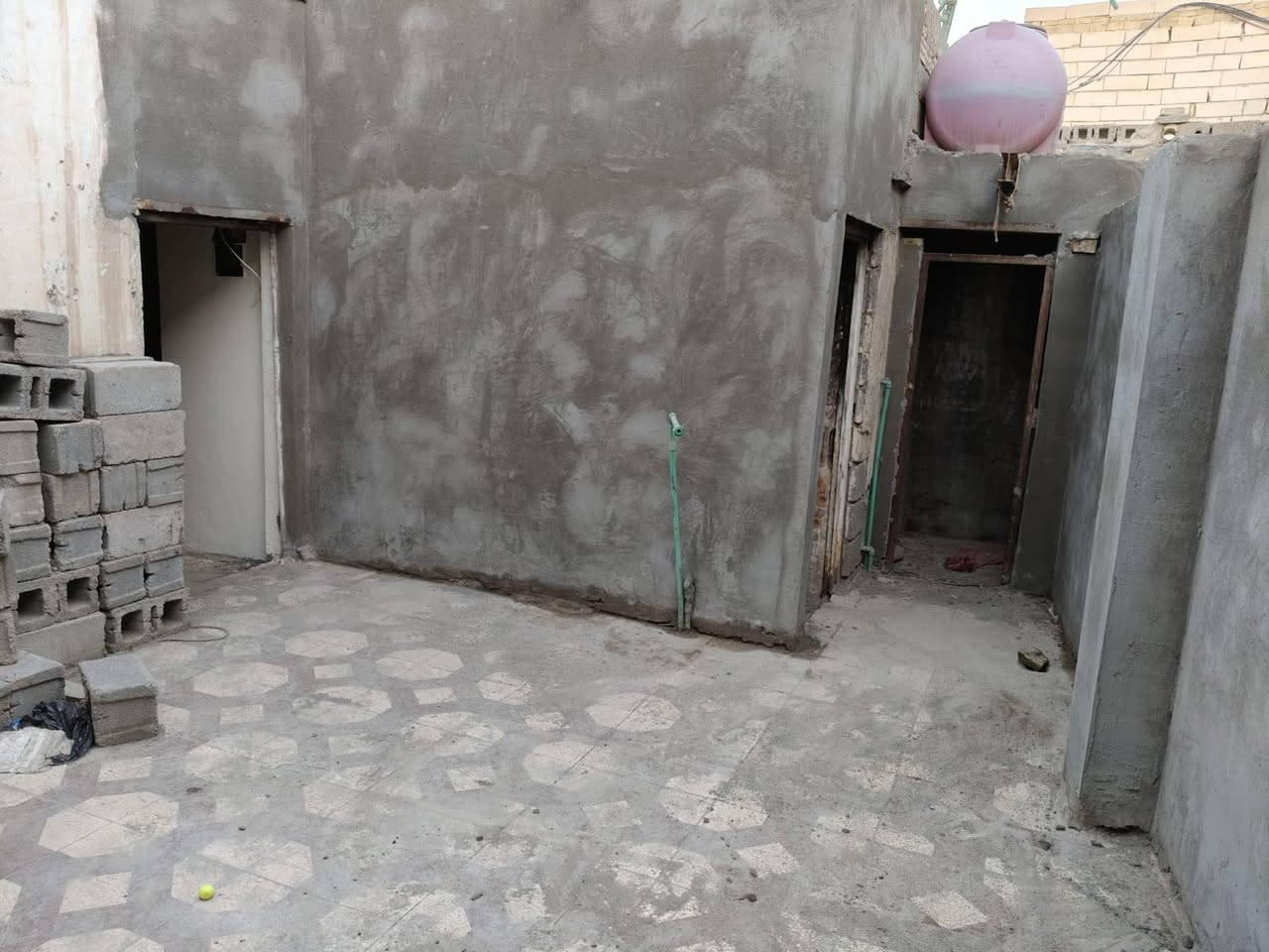 دارسكن طابو مالك صرف زراعي تحويل سهم بل طابو  أرخص بيت بل بصره ابي الخصيب  المساحة 120متر العنوان أبي الخصيب بأب طويل  يتكون البيت من غرفتين وصاله ومطبخ كراج صغير وصحيات داخليه وخارجيه  سكف عكاده بيت فارق اتكاتب وستالم مفتاح 🔑  نقص ملاحظات وترتيب سعر 30مليون اي ستفسار اتصل ***********
