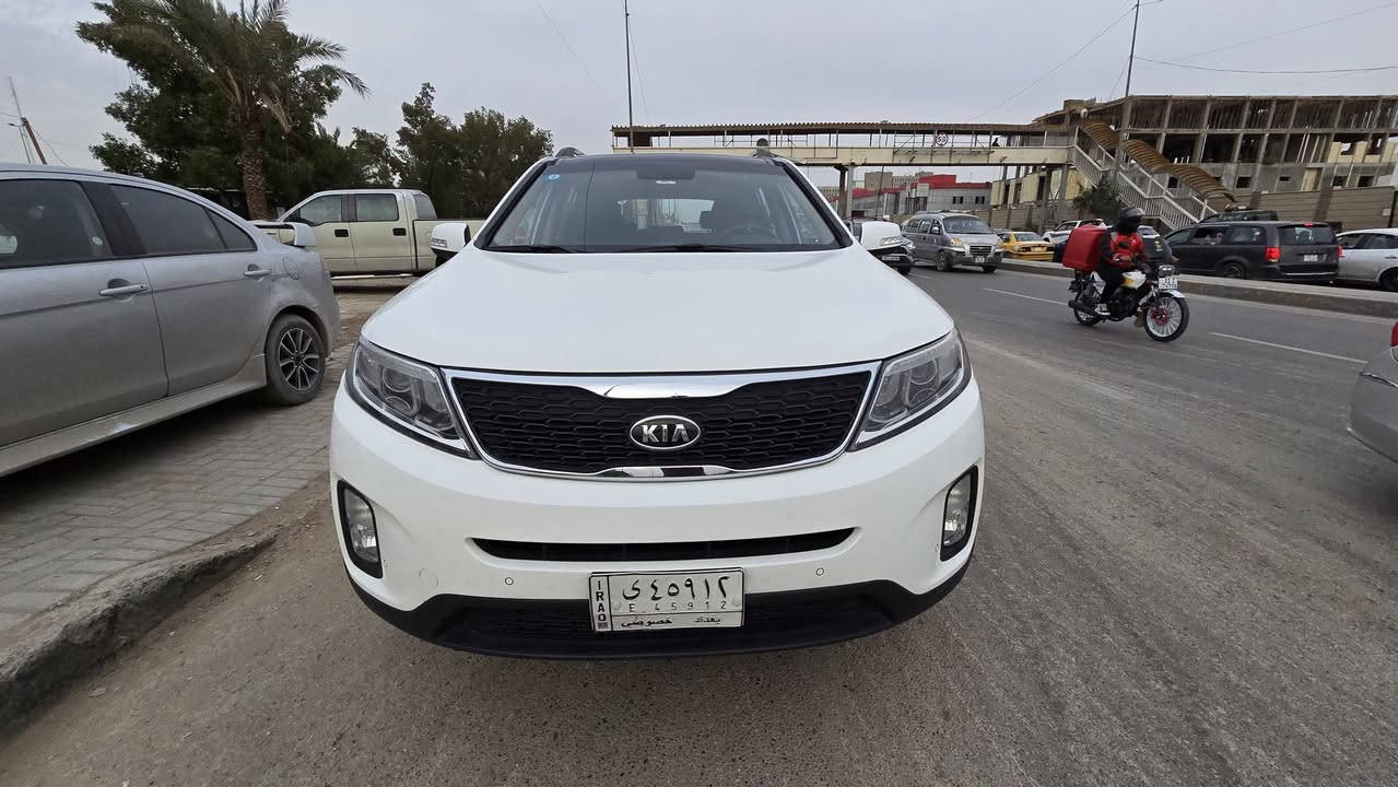 سورنتو 2014 خليجية لون ابيض موديل 2014 ماشية 119 الف كم رقم بغداد بصمة بنوراما حساسات امامية خلفية سبعة راكب تبريد 3 قطع محرك 4 سلندر السيارة مكفولة العنوان بغداد الغدير
السعر 178 ورقة 
الهاتف ***********
