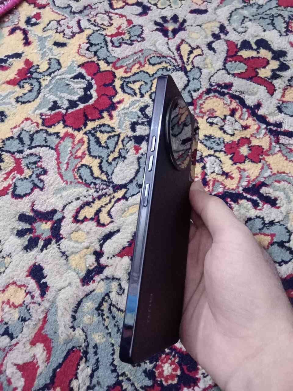 السلام عليكم
تكنو كامون 30 برو 5G 
مثل ما موضح عدكم كامل ملحقات الكارتونة مالتة ووصل الشراء 
نظافة الجهاز كدامكم كلش نظيف ولا شخط بي 💯 
ذاكرة 256 والعشوائية 12 يشغل 90 فريم بالببجي 
تردد الشاشة 144HZ 
كامراتة تخبل ويصورن فيديو على دقة 4k 60 فريم امامية وخلفية 
للمراوس فقط حسب القناعة شعندك نزل  مكاني بغداد الحرية 
رقمي واتساب *********** ومتواجد خاص هم
