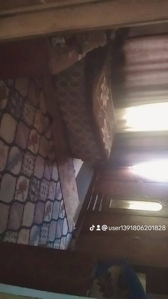 بيت للبيع المساحه 200 متكون من غرفتين وصاله ومطبخ واستقبال وحمام صحيات الموقع حي  بابل مهدي عاكول يم الطاقه الكهربائيه السعر خاص البيت كلش حلو ومرتب حتلو مراوس بيت الاستفسار عن الرقم ‏‪0788 705 5132‬‏
