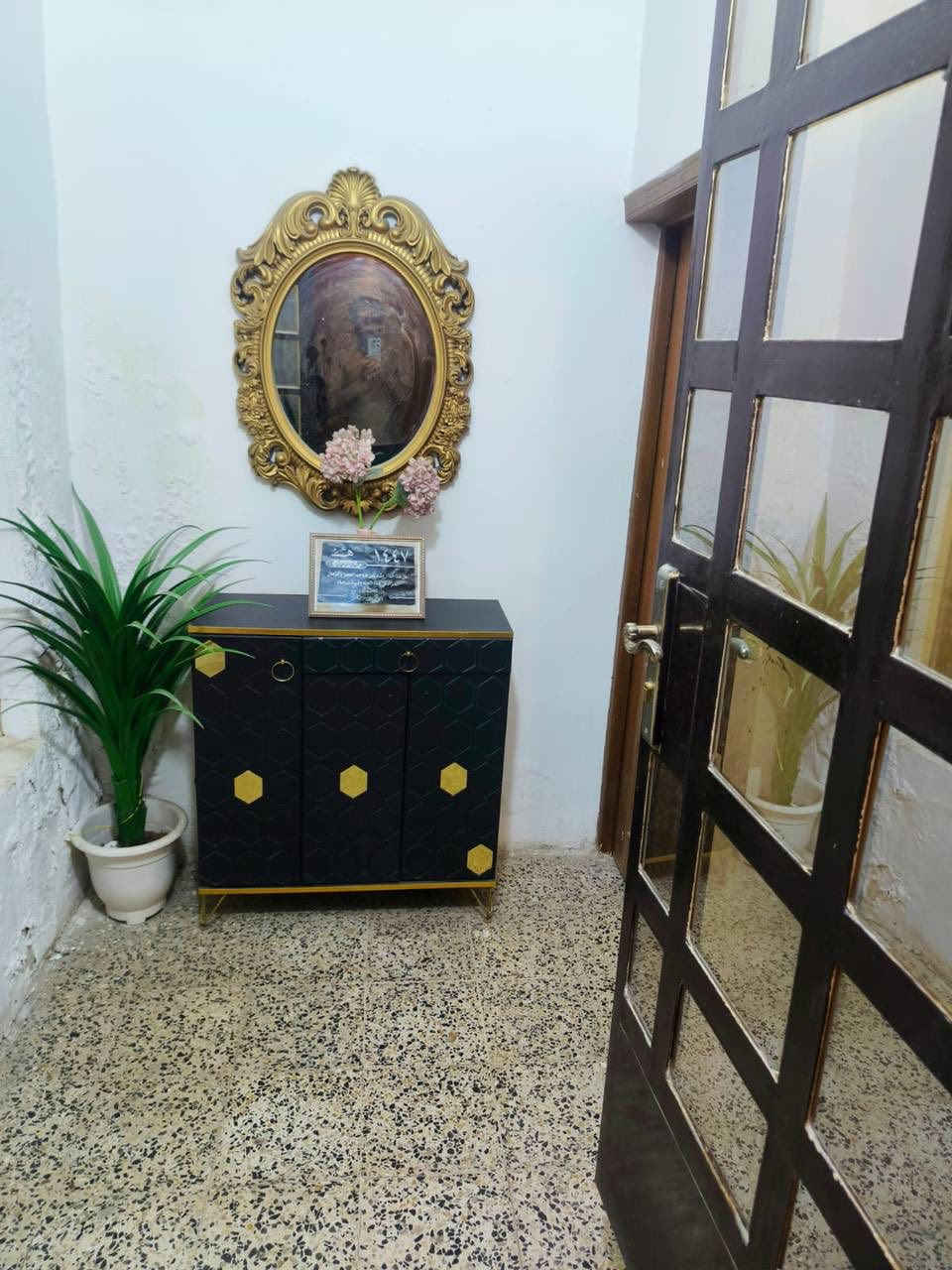 مكتب الزبيدي للعقار🏠🏠
للبيع بيت 🏠👇🏼

نظيف وبسعر مناسب جدا 

العنوان حي القاهرة بظهر تانكي المي ناجي عواد 📍

مساحة ١٠٠ واجهة ٦ وربع ونزال ١٦
بناء تسعينات مسلح ونظيف كلش 
يحتوي الطابق الأرضي على طرمة وحديقة صغيرة وصالة ومطبخ وخدمات وغرفة نوم 
والطابق الثاني بيتونة + خدمات + غرفتين نوم سندويج والثالث سطح كبير
سعر البيت بسعر قطعة ارض
للاستفسار اكثر يرجى مراجعة مكتب الزبيدي 🏗️
للعقار او الاتصال 

على: ***********☎️
