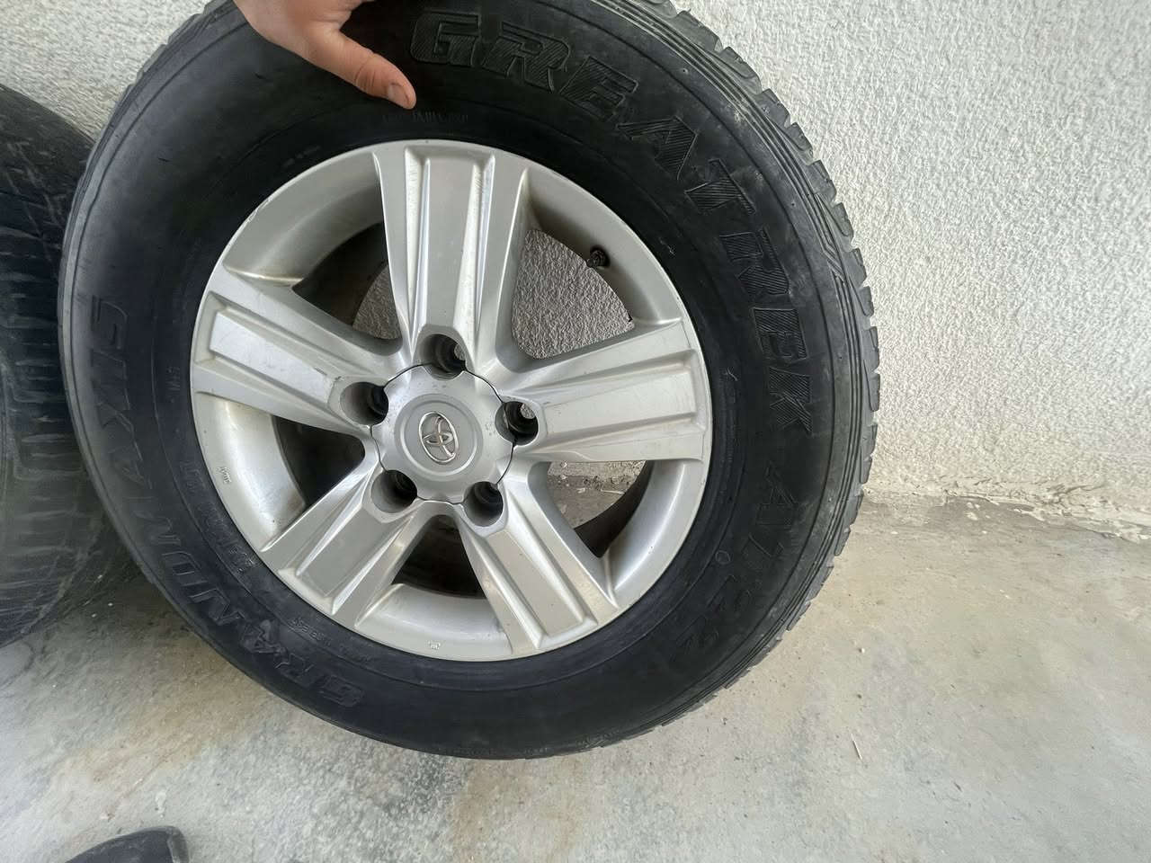 سلام عليكم تايرات جكساره 2012البيع، فول نضافه المكان كربلاء حي العباس الستفسار ***********
