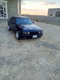 بسم الله الرحمن الرحيم بي ام دبليو للبيع    حجم 525 موديل 1995 الون اس...