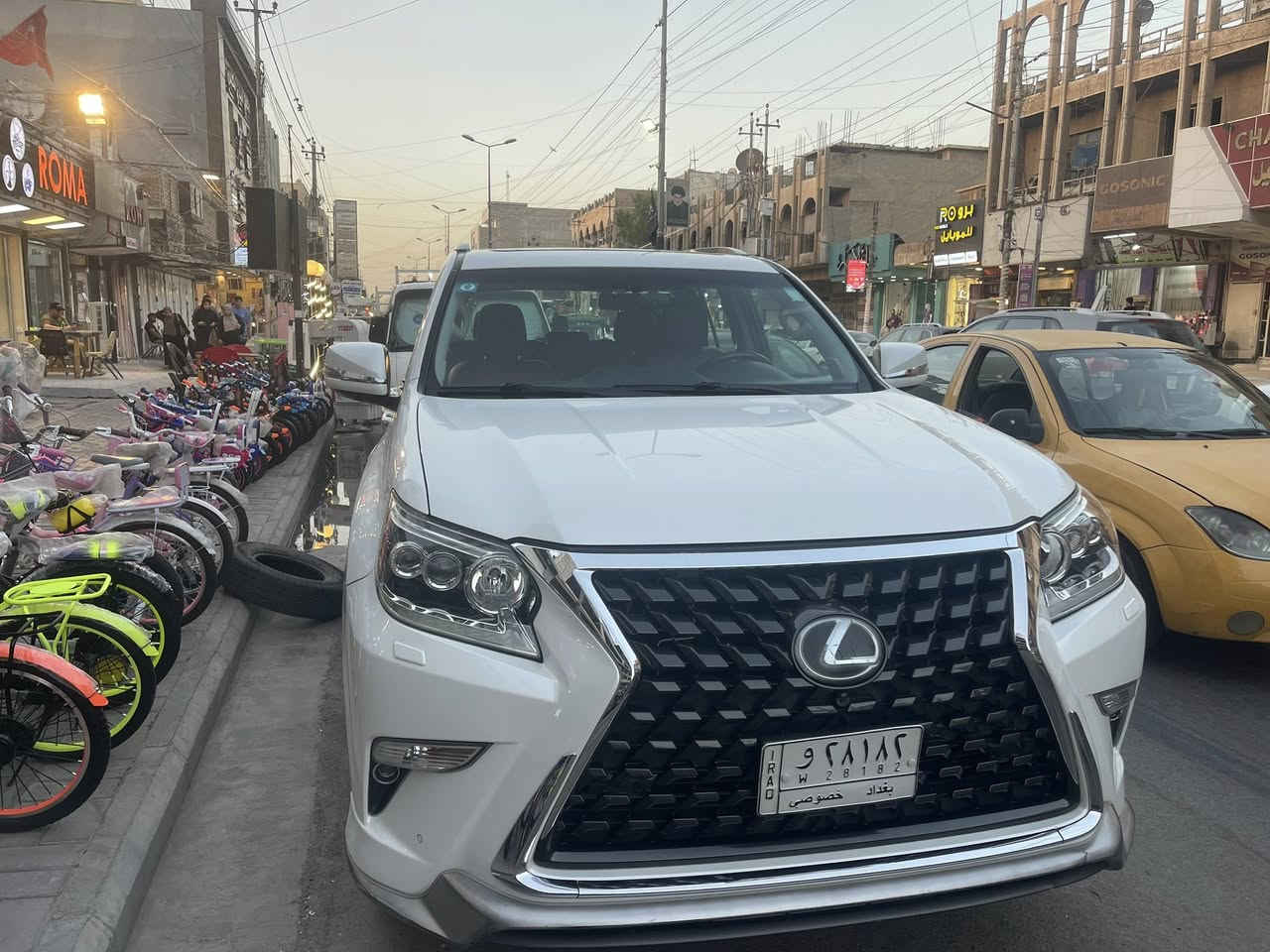 ⸻
🚙 للبيع | لكزس GX460 موديل 2017
سيارة فخمة وقوية، استخدام نظيف وجاهزة للسفر ✨

🔹 المواصفات:
 • محرك V8 سعة 4.6L
 • قوة 301 حصان
 • دفع رباعي 4WD
 • ناقل حركة أوتوماتيك
 • 7 ركاب
 • مكيف ثلاجة ❄️
 • شاشة + كاميرا خلفية
 • جلد، تحكم ستيرنغ، مثبت سرعة
العداد : ١٢٠ الف كيلوا

🔹 الحالة:
 • السيارة بحالة ممتازة
 • صيانة منتظمة
 • بدون حوادث  سونار معروض 

💰 السعر: ٣٨ الف قابل للتفاوض
📍 الموقع   / بغداد / الوزرية
📞 للاستفسار:***********
