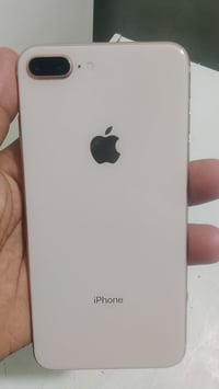 ايفون 8 للبيع قفل 50 بي فطور بل شاشه شغال كلشي مابي 07717038328