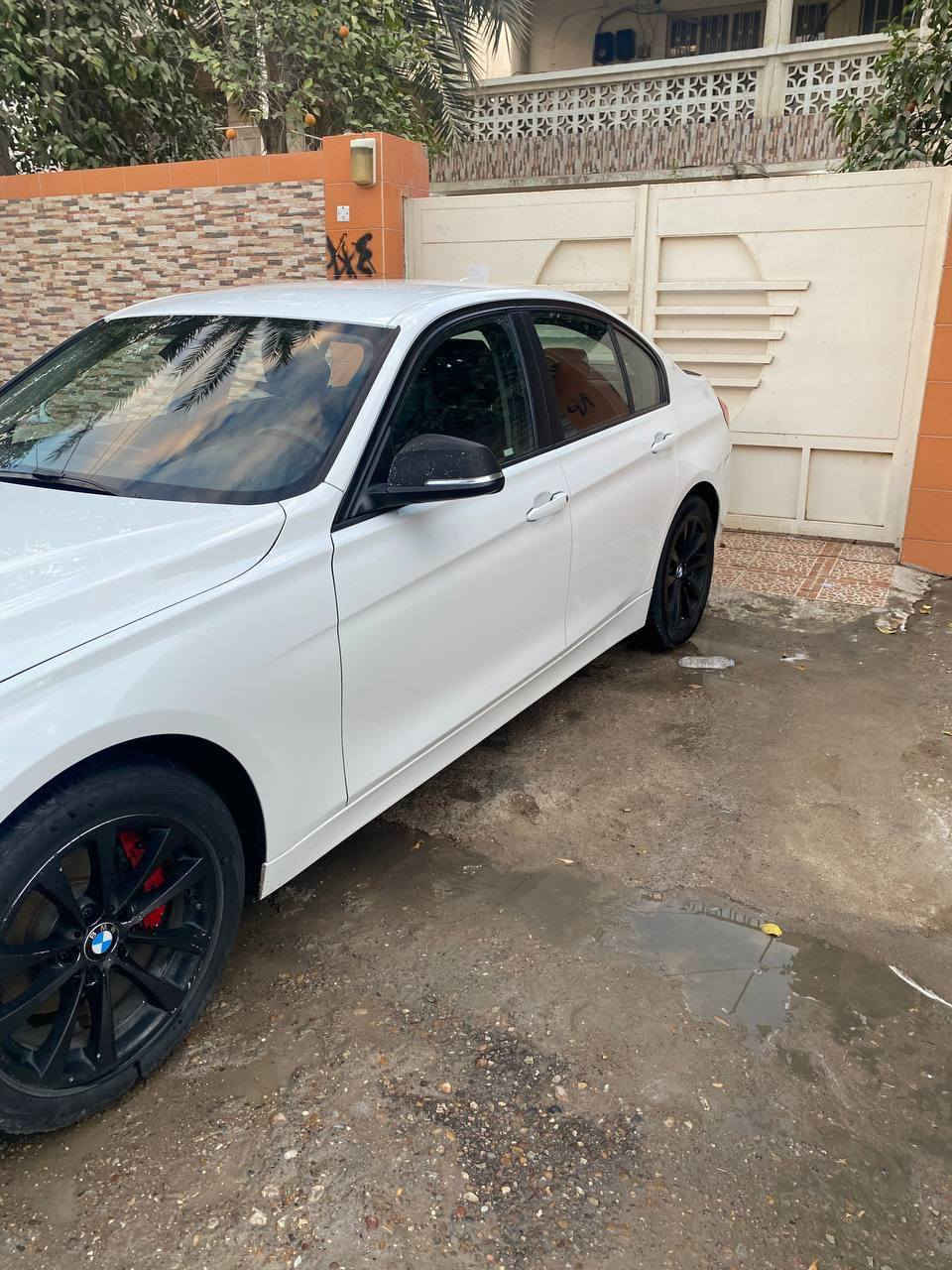 شباب بيأم 320i موديل 17 ماشية 150الف بيع مستعجل 130 ورقة قفل وارد امريكي بيها باب خلف لسايق فقط بدون ايرباك للاستفسار ***********
