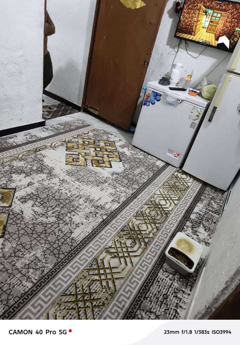 السلام عليكم بيت تجاوز للبيع بيت زغير المساحه 50متر سعر 8 العنوان حي المهندسين خلف مول قمر المنير بي عرفه و صاله و مطبخ وحمام وتواليت مشترك مو تجي وتكلي احنه سبع نفرات ماكفي جاي اكلك بيت زغير يعني مشتمل ***********
