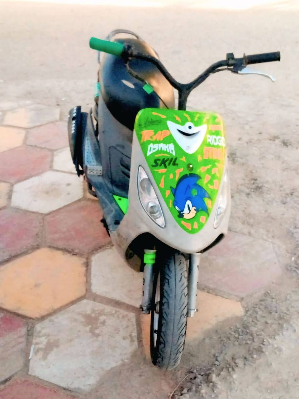 سلام عليكم دراجه ماكس قحمه دراجه بلاد الدراجه امجنبزه بس غراضه مضمومه كامله  750 وبيه مجال مكانه بصره قضاء المدينه منطقه الخاص.  رقم  
***********
