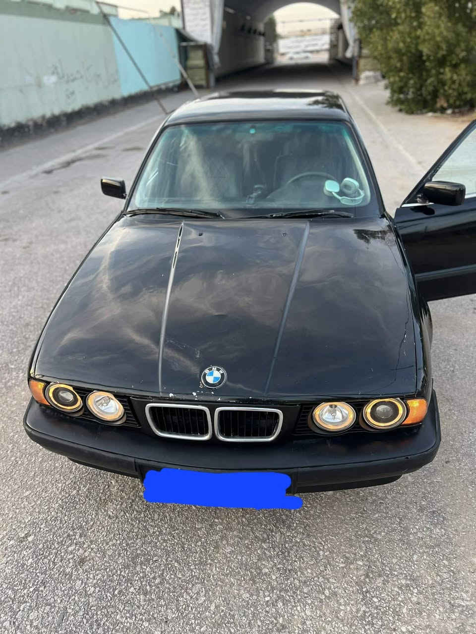 سلام عليكم شباب  BMW للبيع
اصل 535 
مكينه  مفتوح  535اصل 
كير اوتماتيك
مديل 1994
كهربائياته كله شغاله 
كشنات اسود جلد بلادي 
جام كهرباء 
دركهm
ويل خليه اصلي 
منضومه زنون جديده 
رقد ديالى نكليزي بسمي شرط مداو
سعر 40 وبيه مجال 
***********
