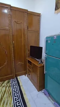 غرفة نوم خشب • نظافة ٩٠٪